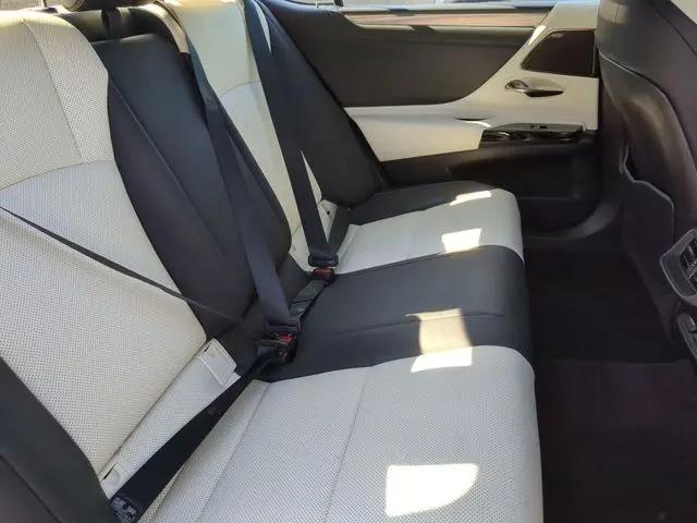 2024 Lexus ES 300h F SPORT Handling