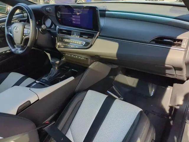 2024 Lexus ES 300h F SPORT Handling