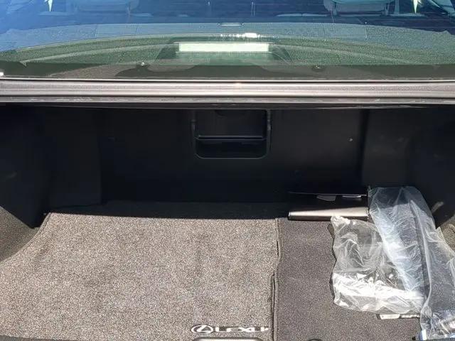 2024 Lexus ES 300h F SPORT Handling