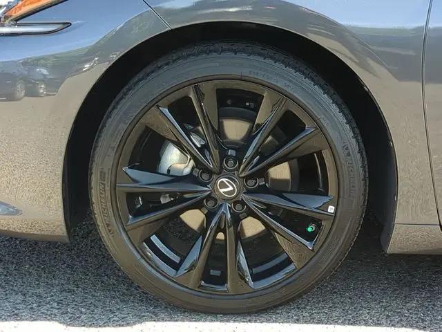 2024 Lexus ES 300h F SPORT Handling