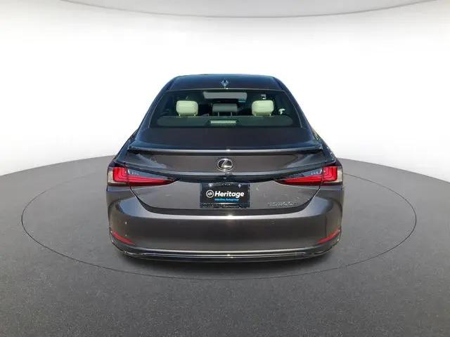 2024 Lexus ES 300h F SPORT Handling