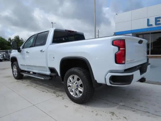2026 Chevrolet Silverado 2500HD Crew Cab, Standard Bed, High Country, 4WD