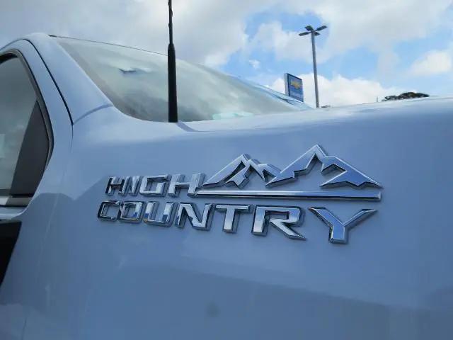 2026 Chevrolet Silverado 2500HD Crew Cab, Standard Bed, High Country, 4WD