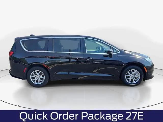 2024 Chrysler Voyager LX