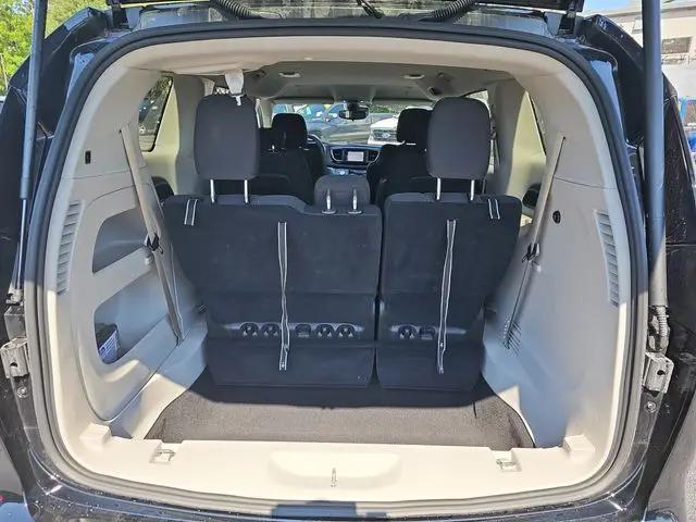 2024 Chrysler Voyager LX