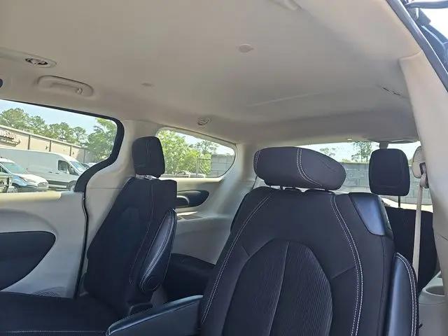 2024 Chrysler Voyager LX