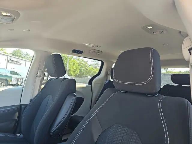 2024 Chrysler Voyager LX