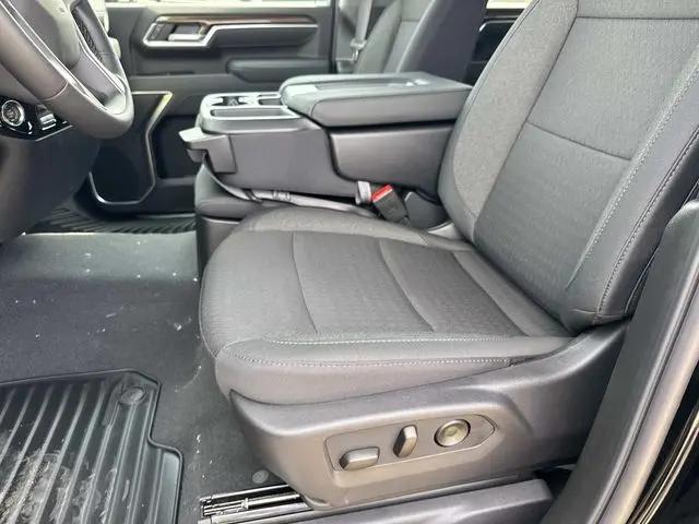 2026 Chevrolet Silverado 2500HD Crew Cab, Standard Bed, LT, 4WD