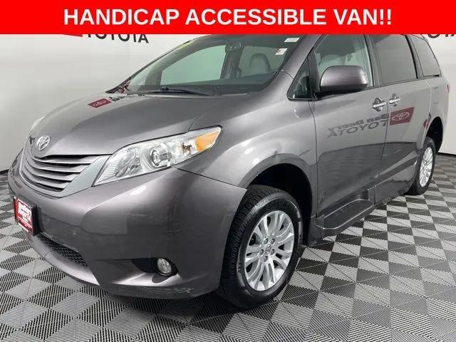 2017 Toyota Sienna XLE 8 Passenger