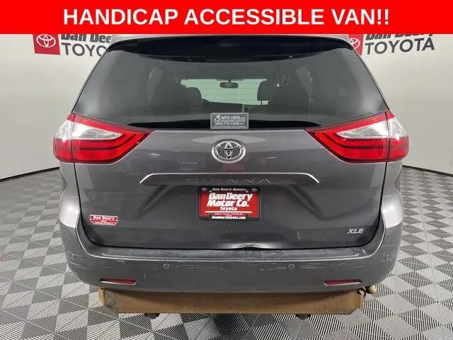 2017 Toyota Sienna XLE 8 Passenger