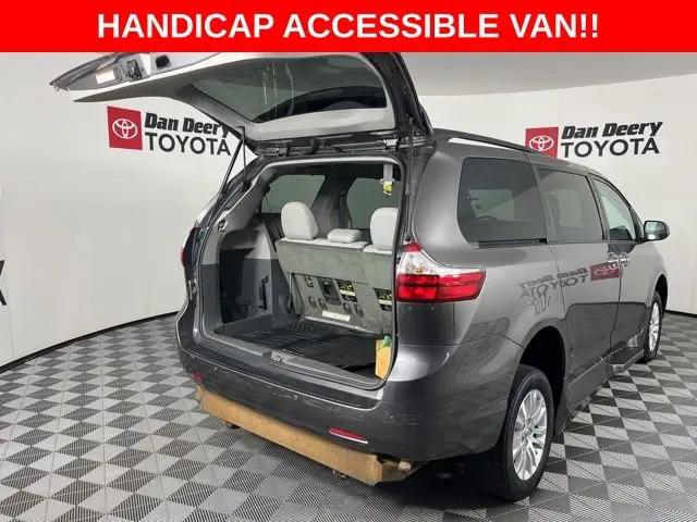 2017 Toyota Sienna XLE 8 Passenger