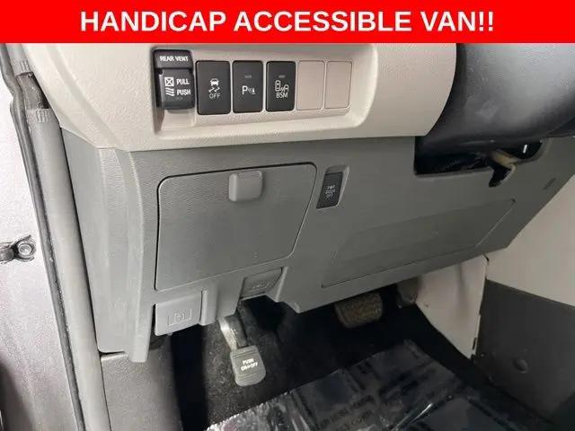 2017 Toyota Sienna XLE 8 Passenger