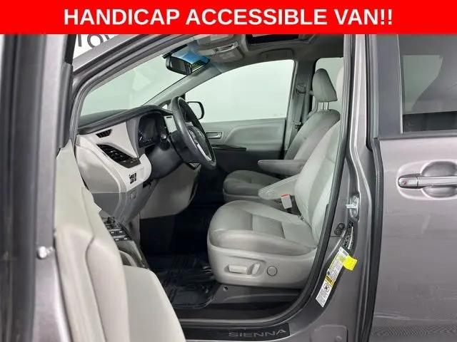 2017 Toyota Sienna XLE 8 Passenger