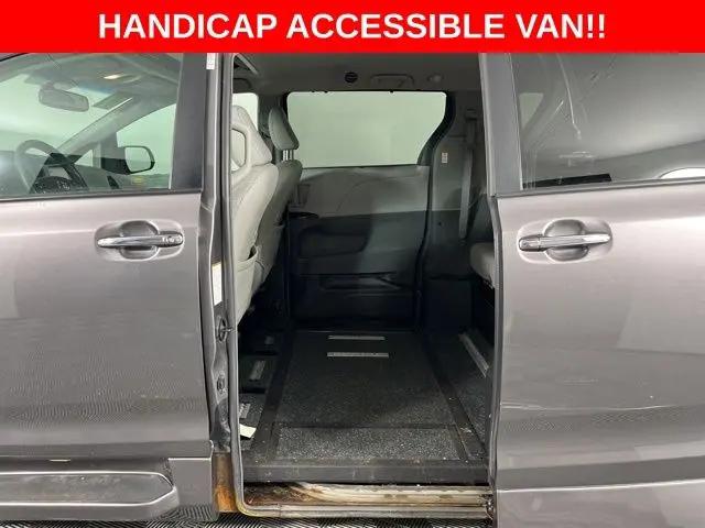 2017 Toyota Sienna XLE 8 Passenger