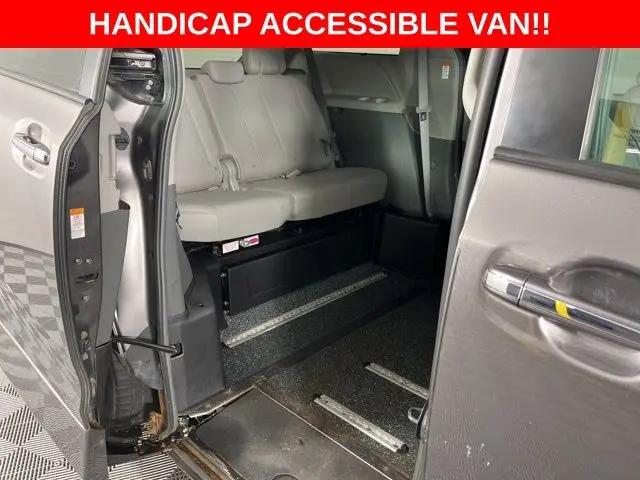 2017 Toyota Sienna XLE 8 Passenger