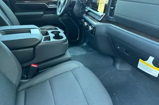 2026 GMC Sierra 2500HD Crew Cab, Standard Bed, SLE, 4WD