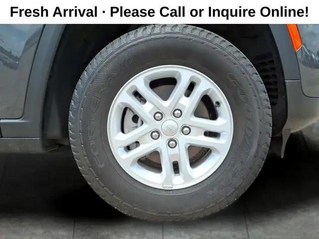 2023 Jeep Grand Cherokee Laredo 4x4