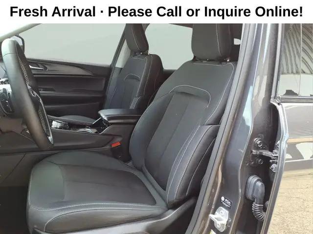 2023 Jeep Grand Cherokee Laredo 4x4