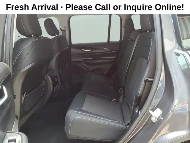 2023 Jeep Grand Cherokee Laredo 4x4