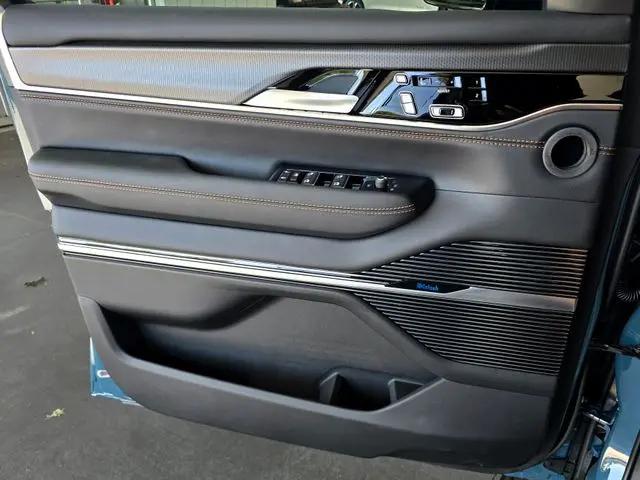 2026 Jeep Grand Wagoneer L Summit Reserve 4x4