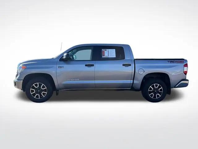 2017 Toyota Tundra SR5 5.7L V8