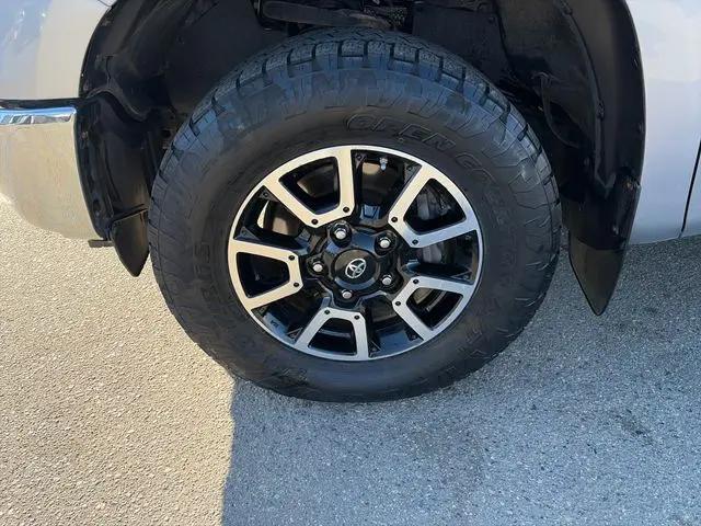 2017 Toyota Tundra SR5 5.7L V8