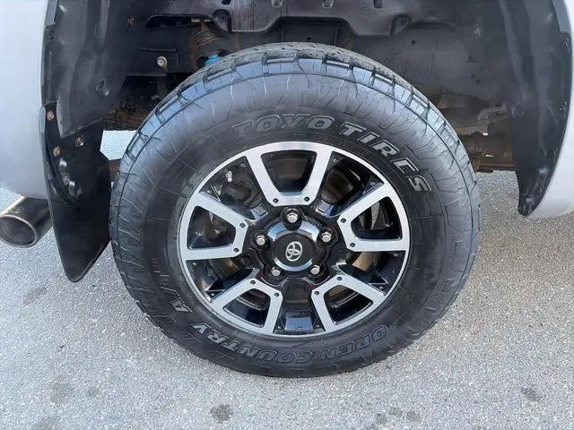 2017 Toyota Tundra SR5 5.7L V8