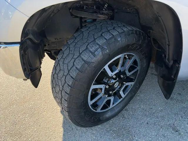 2017 Toyota Tundra SR5 5.7L V8