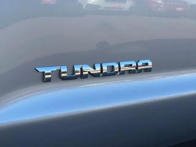 2017 Toyota Tundra SR5 5.7L V8