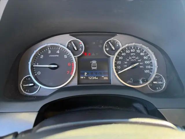 2017 Toyota Tundra SR5 5.7L V8