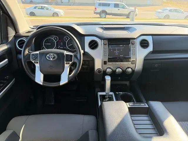 2017 Toyota Tundra SR5 5.7L V8