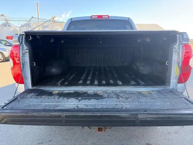 2017 Toyota Tundra SR5 5.7L V8