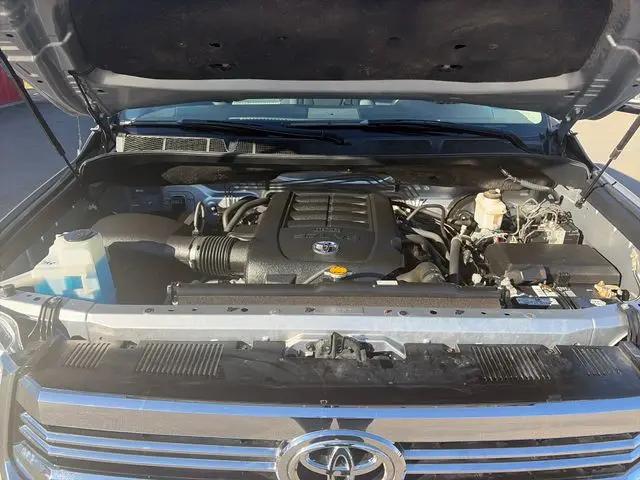2017 Toyota Tundra SR5 5.7L V8