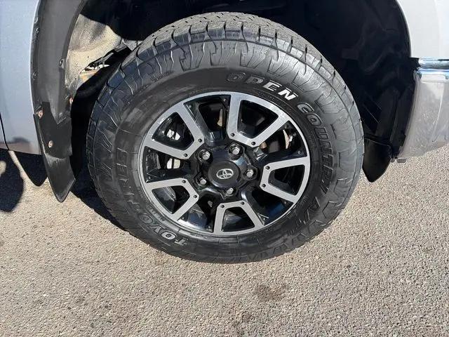 2017 Toyota Tundra SR5 5.7L V8