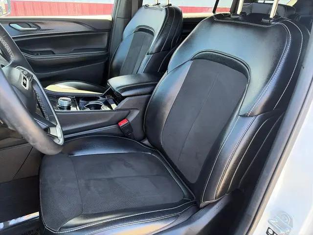 2023 Jeep Grand Cherokee L Altitude 4x4