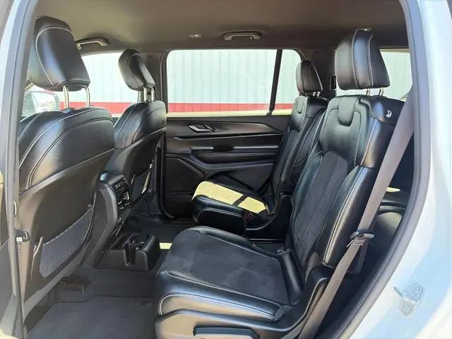 2023 Jeep Grand Cherokee L Altitude 4x4
