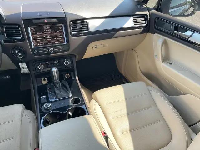 2012 Volkswagen Touareg Sport w/Nav