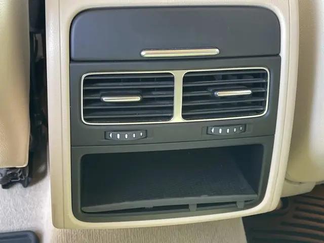 2012 Volkswagen Touareg Sport w/Nav