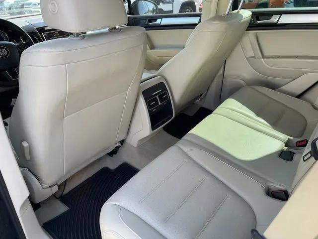 2012 Volkswagen Touareg Sport w/Nav