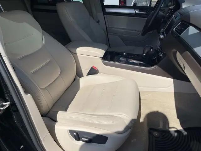 2012 Volkswagen Touareg Sport w/Nav