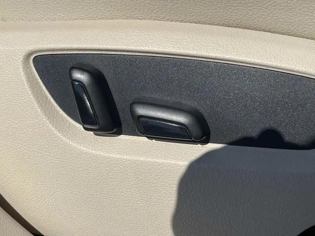 2012 Volkswagen Touareg Sport w/Nav