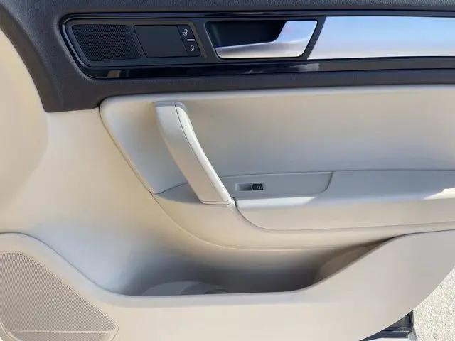 2012 Volkswagen Touareg Sport w/Nav