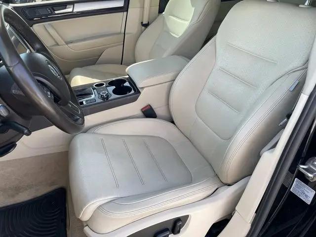 2012 Volkswagen Touareg Sport w/Nav