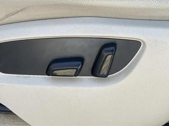 2012 Volkswagen Touareg Sport w/Nav