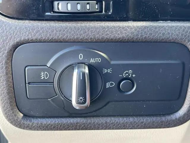 2012 Volkswagen Touareg Sport w/Nav