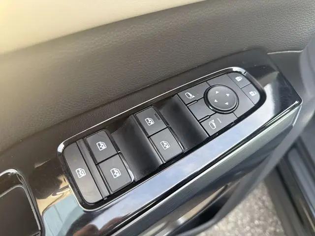 2024 Nissan Pathfinder SL 4WD