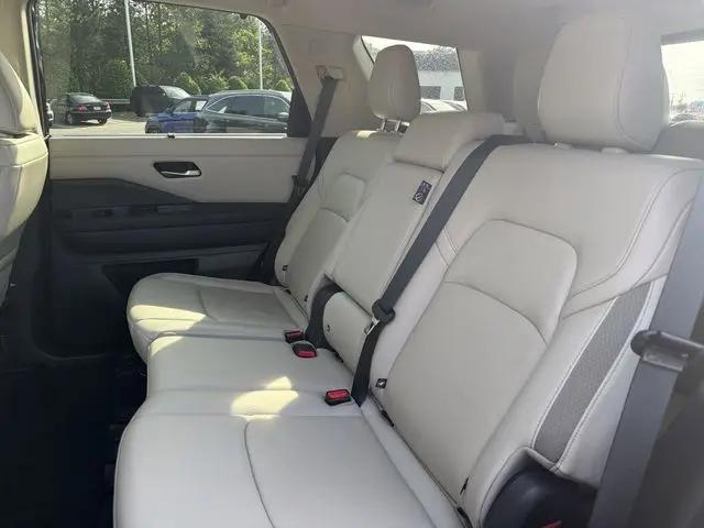 2024 Nissan Pathfinder SL 4WD