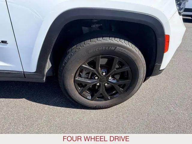 2025 Jeep Grand Cherokee L Altitude 4x4