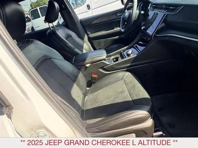 2025 Jeep Grand Cherokee L Altitude 4x4