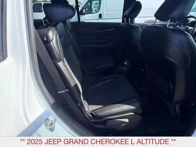 2025 Jeep Grand Cherokee L Altitude 4x4